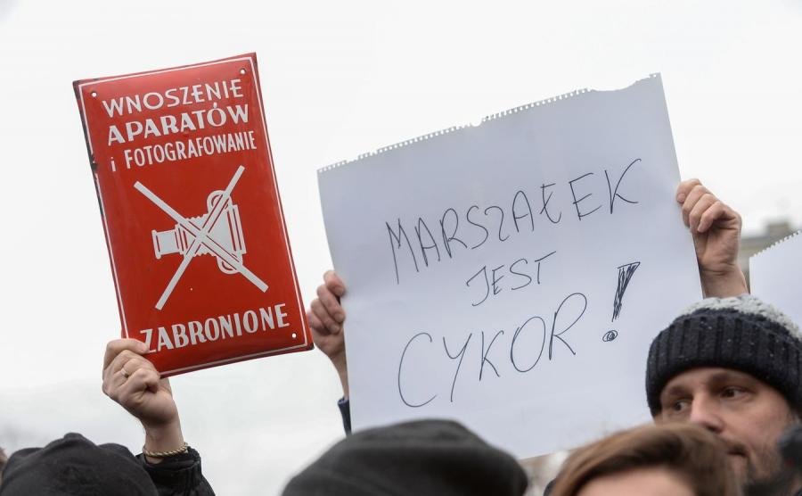 PROTEST DZIENNIKARZY, POLITYKÓW I POLAKÓW!