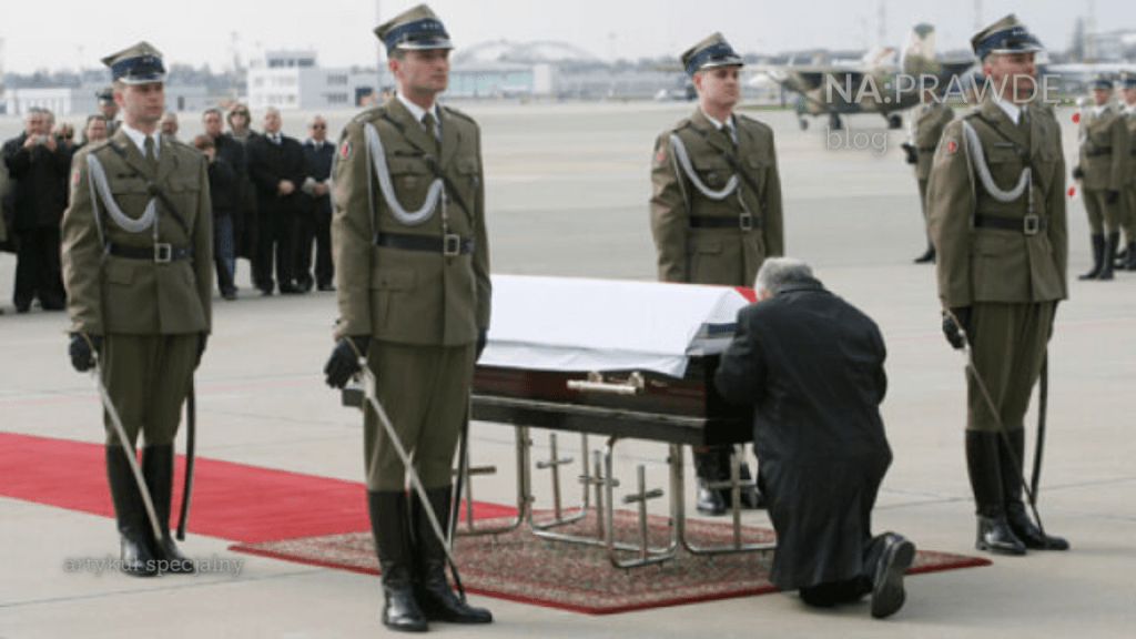 Kaczyńskiego taniec nad&nbsp;urnami